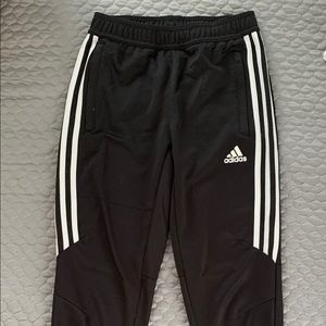 Adidas boys M tapered leg pants